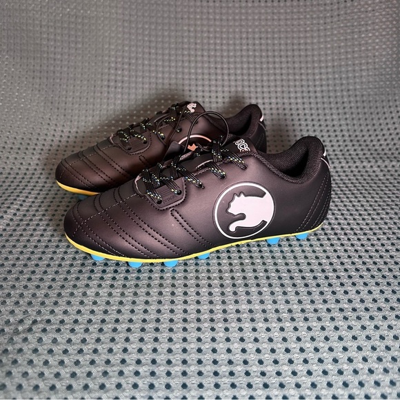 ***NWT*** Puma Procat Youth Soccer Cleats